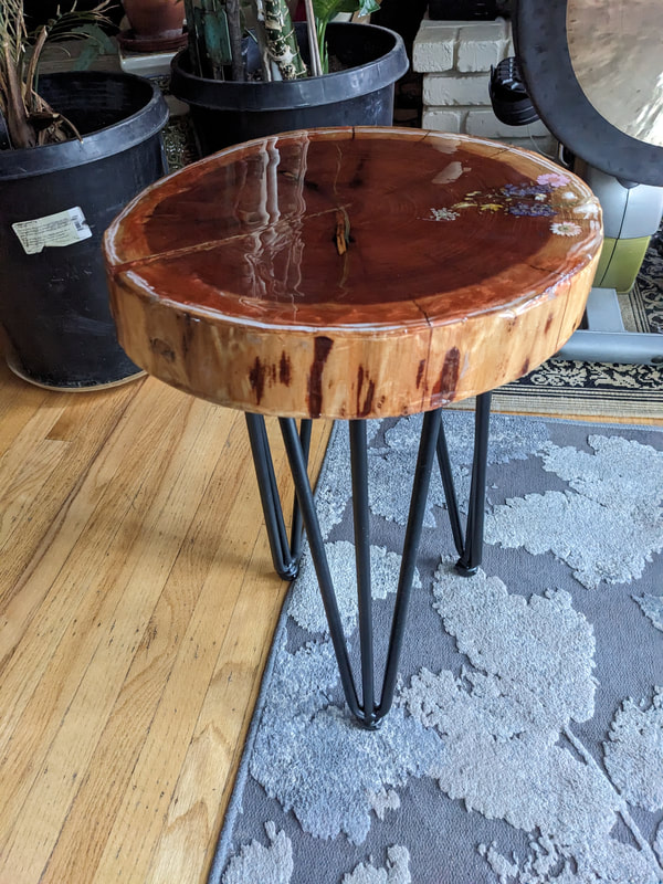 Redwood, Resin & dry flowers Side table